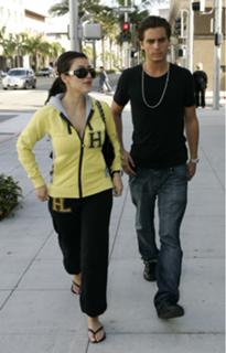 Kim Kardashian feet photo thumbnail