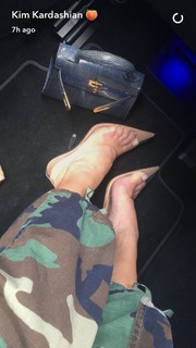 Kim Kardashian feet photo thumbnail