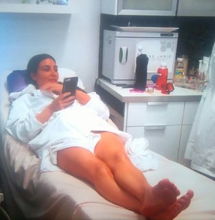 Kim Kardashian feet photo thumbnail
