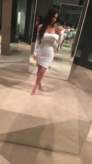 Kim Kardashian feet photo thumbnail