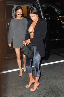 Kim Kardashian feet photo thumbnail