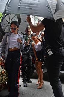 Kim Kardashian feet photo thumbnail