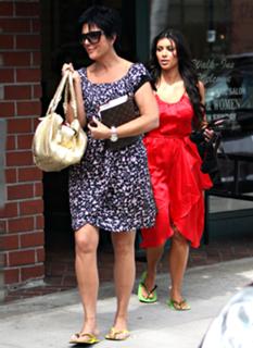 Kim Kardashian feet photo thumbnail