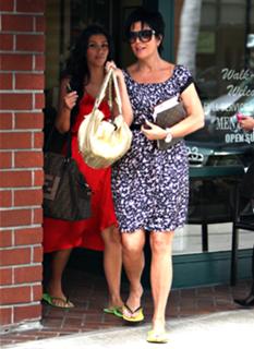 Kim Kardashian feet photo thumbnail