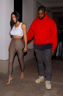 Kim Kardashian feet photo thumbnail