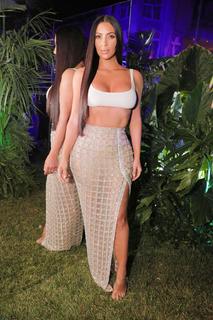 Kim Kardashian feet photo thumbnail