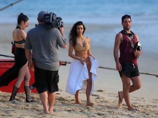 Kim Kardashian feet photo thumbnail