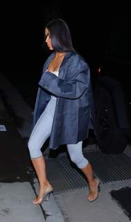 Kim Kardashian feet photo thumbnail