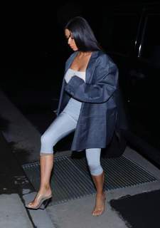 Kim Kardashian feet photo thumbnail
