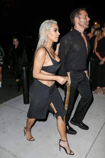 Kim Kardashian feet photo thumbnail