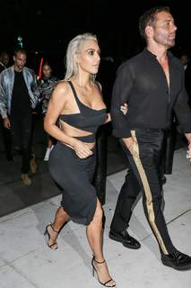 Kim Kardashian feet photo thumbnail