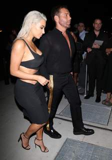 Kim Kardashian feet photo thumbnail