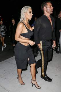 Kim Kardashian feet photo thumbnail