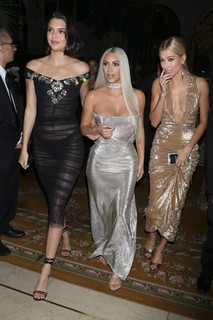 Kim Kardashian feet photo thumbnail