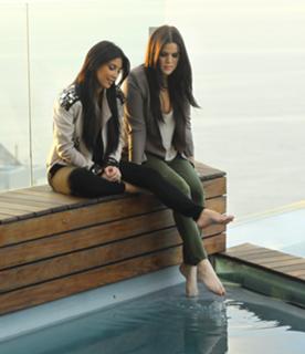 Kim Kardashian feet photo thumbnail