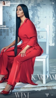 Kim Kardashian feet photo thumbnail