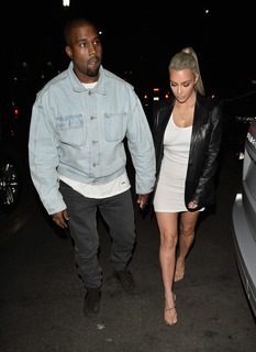 Kim Kardashian feet photo thumbnail