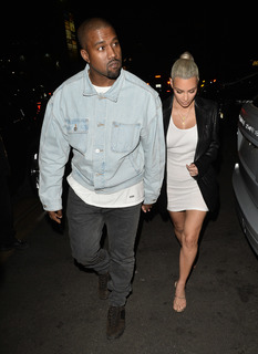 Kim Kardashian feet photo thumbnail