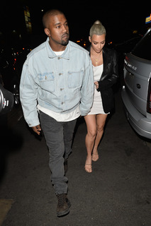 Kim Kardashian feet photo thumbnail