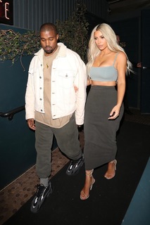Kim Kardashian feet photo thumbnail
