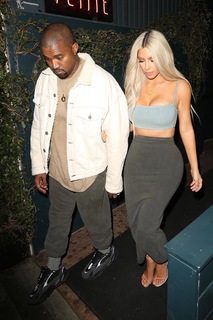 Kim Kardashian feet photo thumbnail
