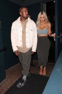 Kim Kardashian feet photo thumbnail