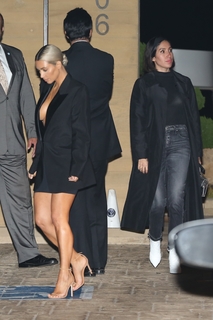 Kim Kardashian feet photo thumbnail