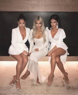 Kim Kardashian feet photo thumbnail