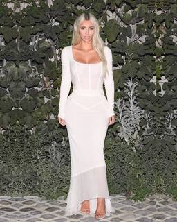 Kim Kardashian feet photo thumbnail