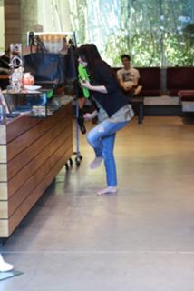 Kim Kardashian feet photo thumbnail