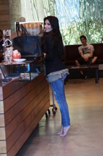 Kim Kardashian feet photo thumbnail