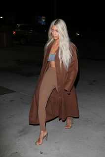 Kim Kardashian feet photo thumbnail