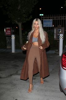 Kim Kardashian feet photo thumbnail