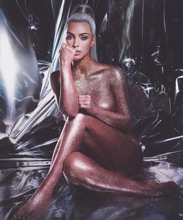 Kim Kardashian feet photo thumbnail