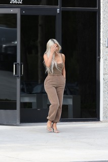 Kim Kardashian feet photo thumbnail