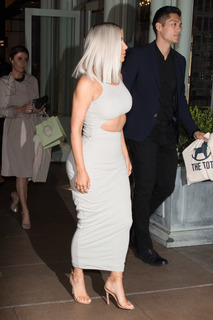 Kim Kardashian feet photo thumbnail