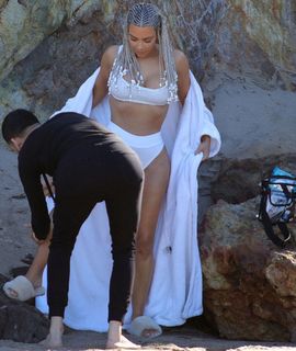 Kim Kardashian feet photo thumbnail
