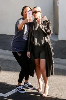 Kim Kardashian feet photo thumbnail