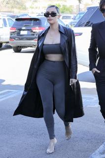 Kim Kardashian feet photo thumbnail