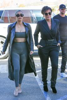 Kim Kardashian feet photo thumbnail