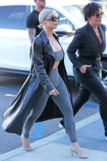 Kim Kardashian feet photo thumbnail