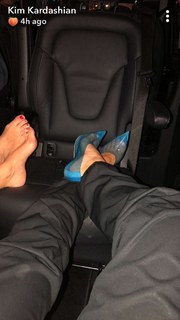 Kim Kardashian feet photo thumbnail