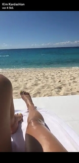 Kim Kardashian feet photo thumbnail