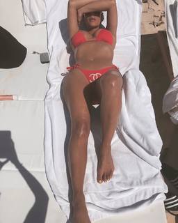 Kim Kardashian feet photo thumbnail