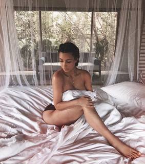 Kim Kardashian feet photo thumbnail