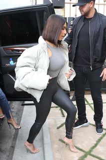 Kim Kardashian feet photo thumbnail