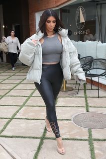 Kim Kardashian feet photo thumbnail