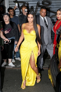 Kim Kardashian feet photo thumbnail