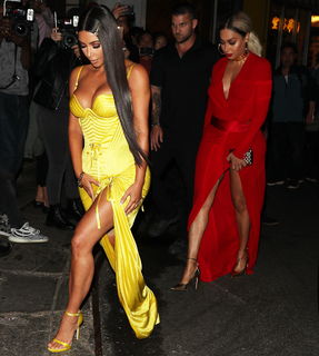 Kim Kardashian feet photo thumbnail