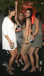 Kim Kardashian feet photo thumbnail